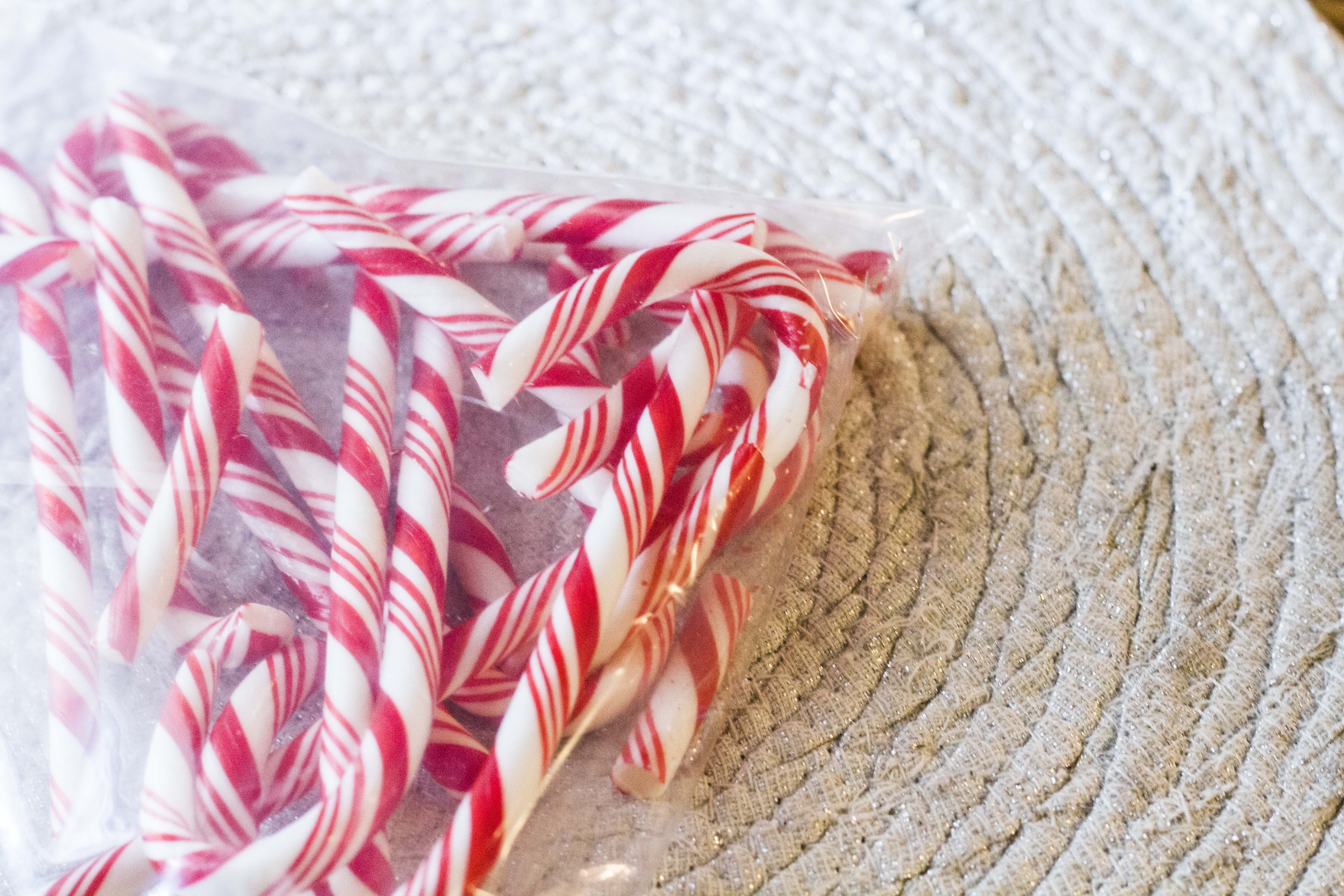 How to Make Homemade Peppermint Bark - the easy way!