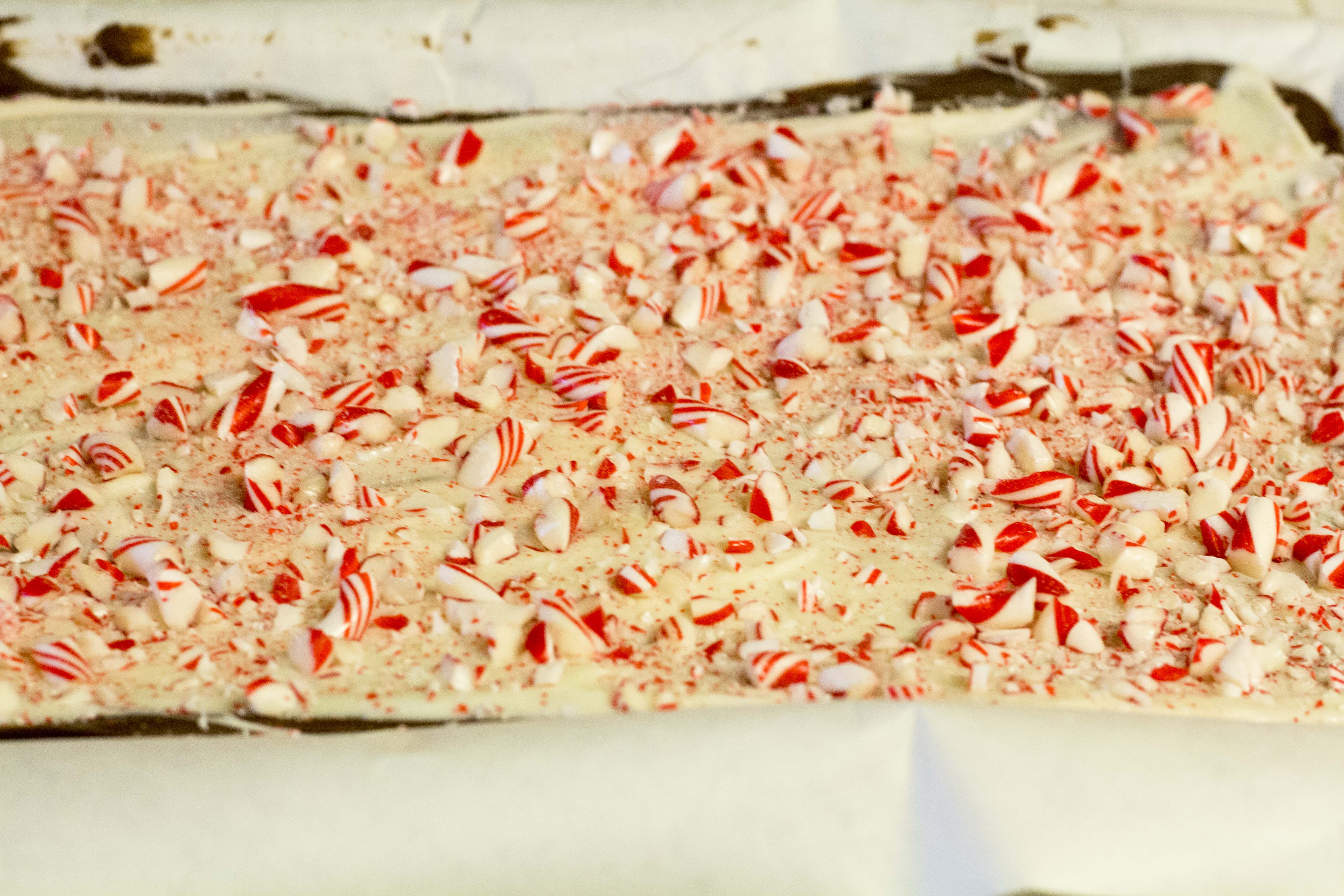 How to Make Homemade Peppermint Bark - the easy way!