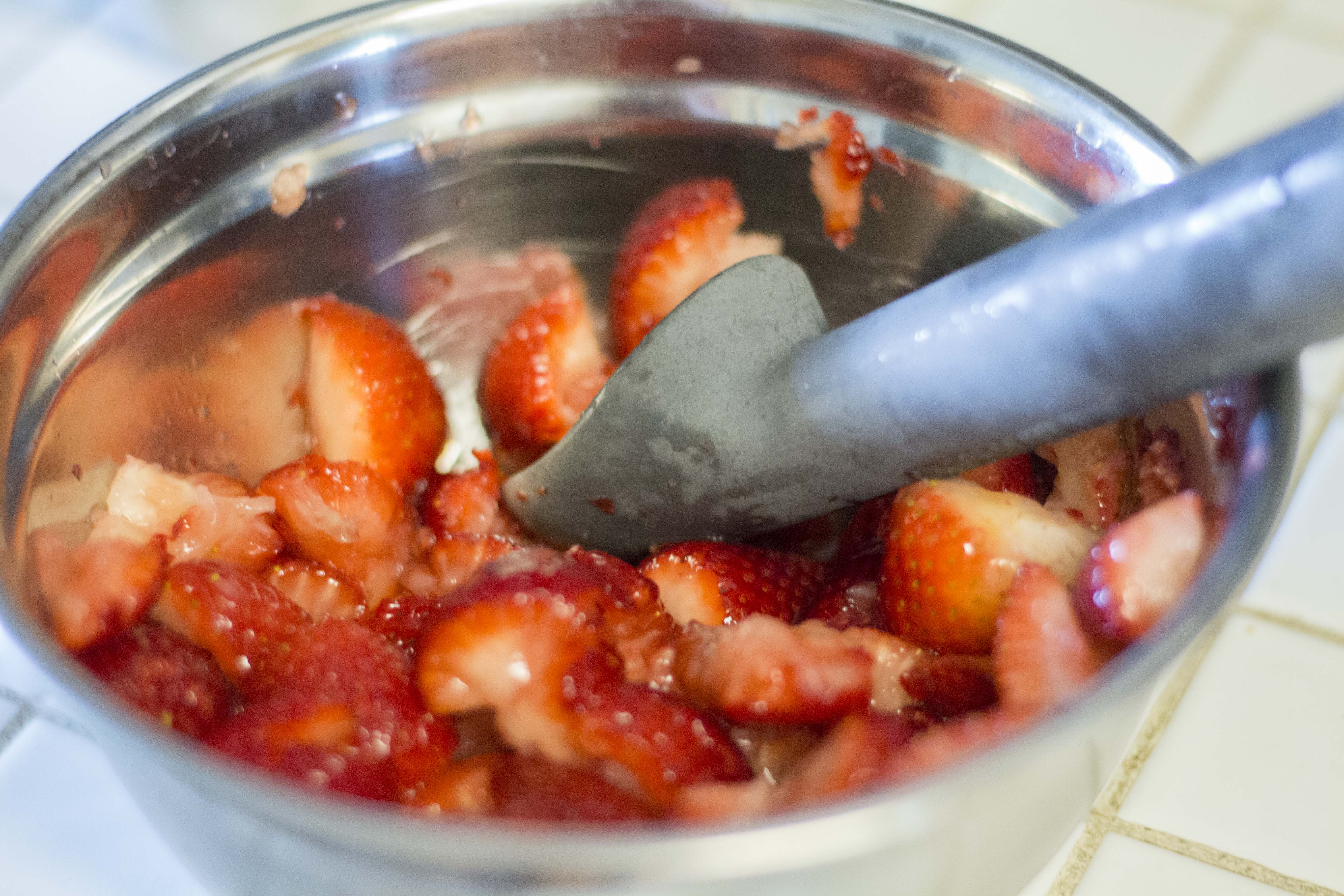 No-Churn Strawberry Ice Cream