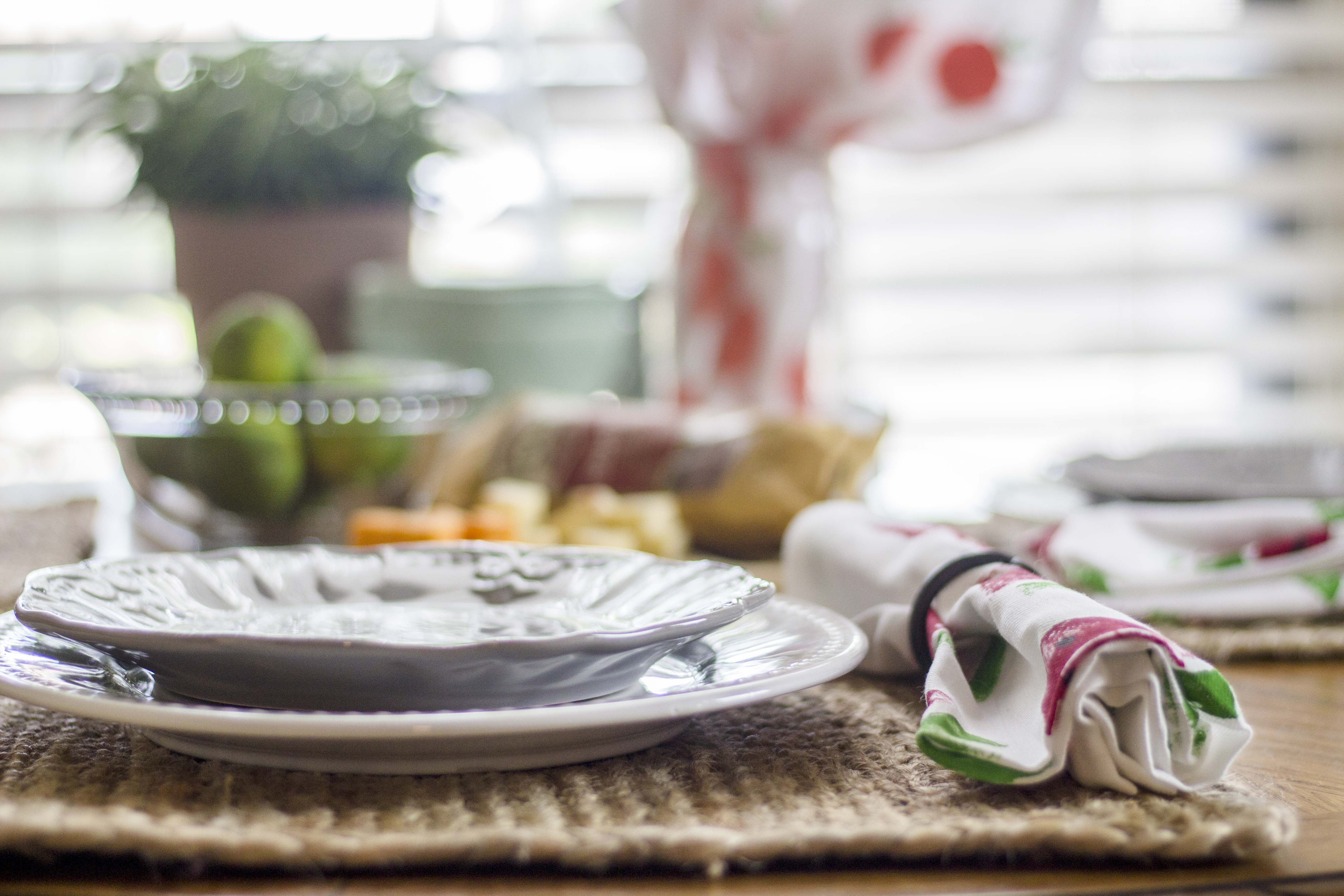 Easy Sponge-Stamped Napkins for Summer Cookouts