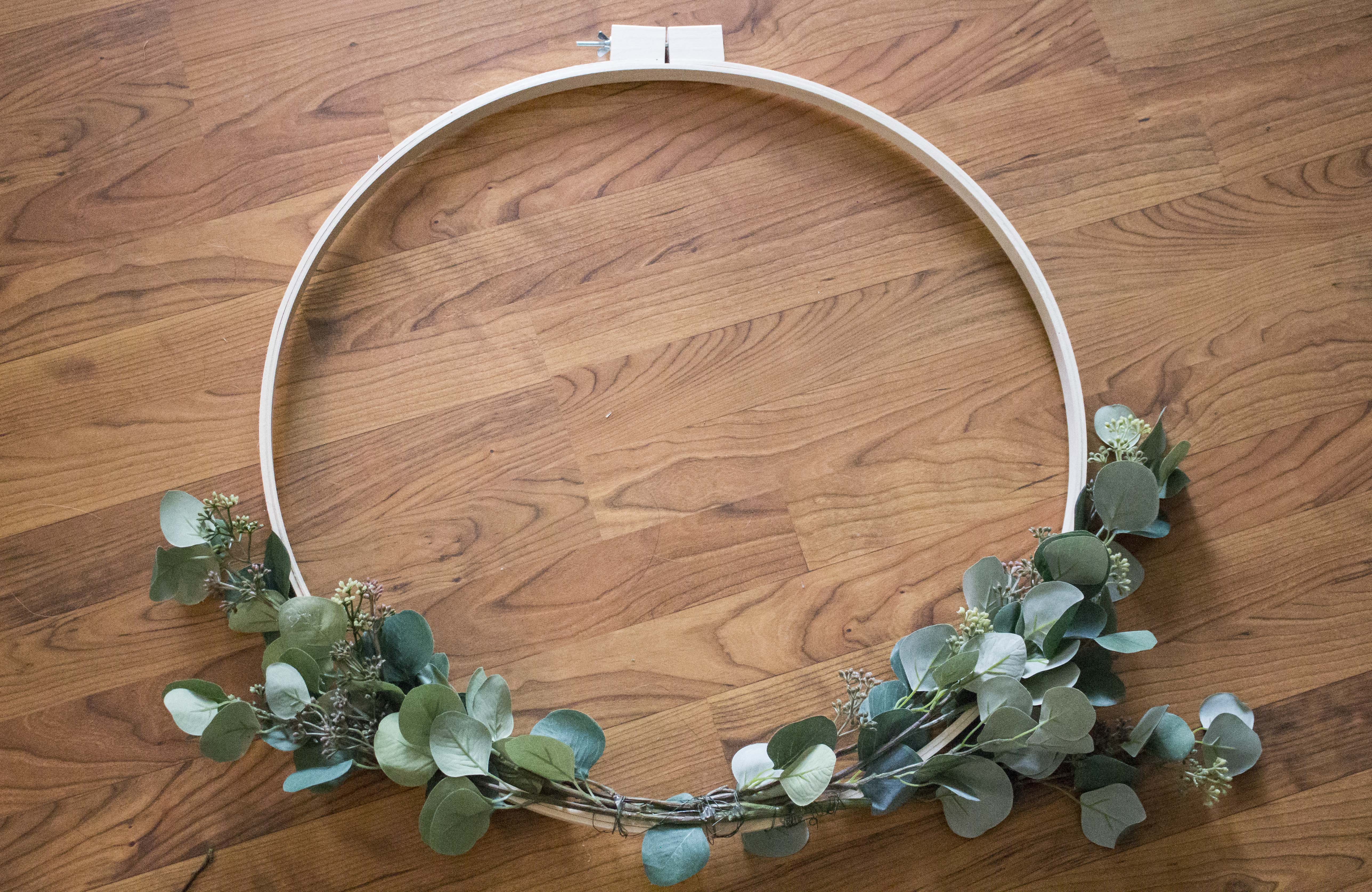 DIY deep purple fall wreath with embroidery hoop