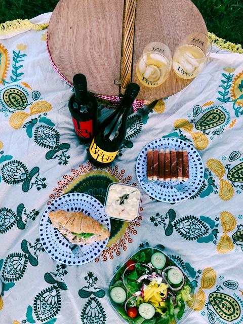 Why you have to go on an end of summer picnic